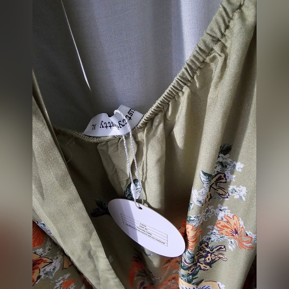 Dress 👗 - Picture 3 of 3